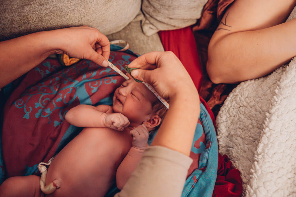 Geburtsfotografie Saarland – emotionale Momente nach der Hausgeburt