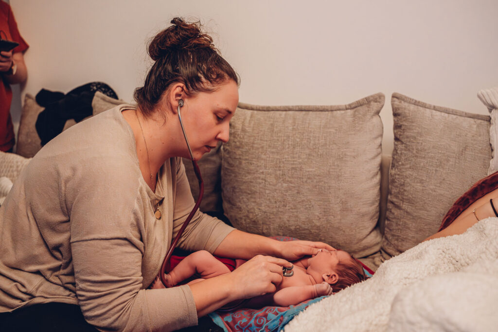 Geburtsfotografie Saarland – emotionale Momente nach der Hausgeburt