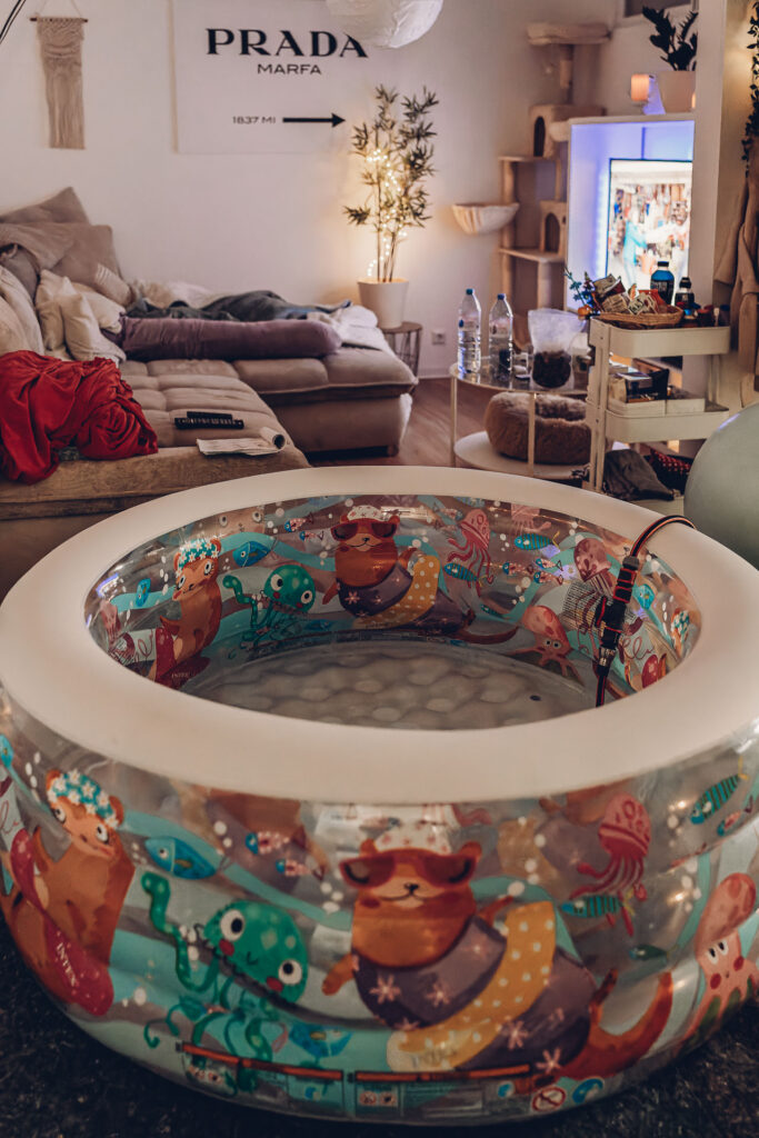 Hausgeburt Saarland – Partner unterstützt Mama während der Wehen