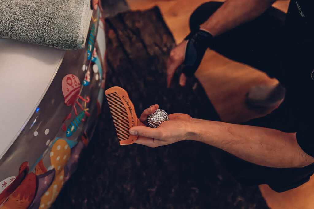 Hausgeburt Saarbrücken – Mama im Geburtspool während der Wehen zuhause